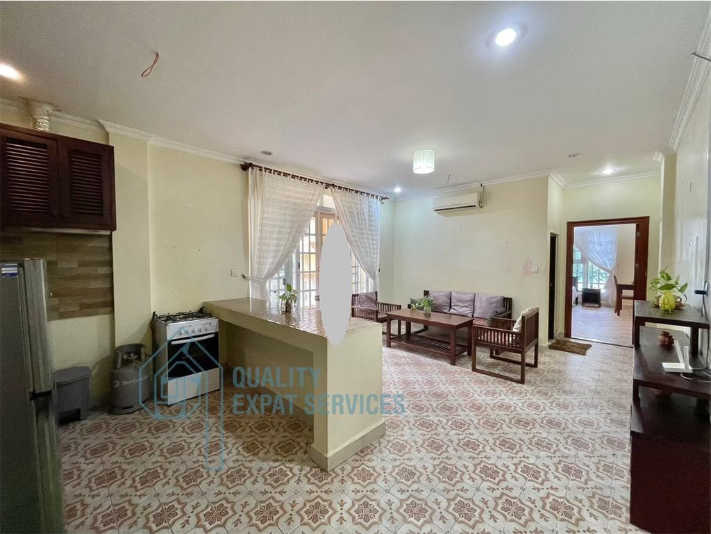 Apartment with swimming pool
