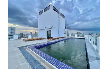 Apartment with swimming pool